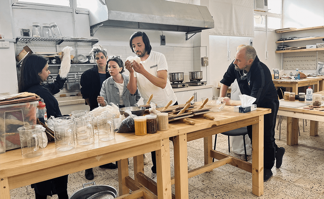 personnes en cuisine